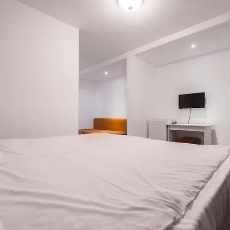 Affittacamere Casa 4 Odai Douăzeci şi Trei August